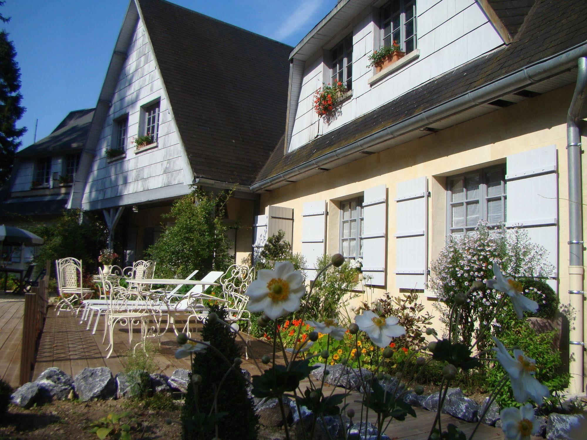 Le Jardin De Saint Jean Bed and Breakfast Buitenkant foto